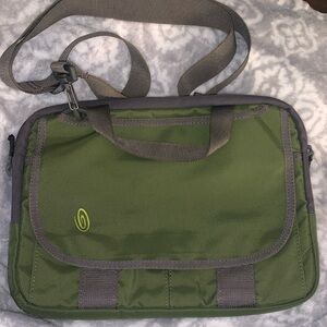 Timbuk2 green Padded Adjustable Strap Laptop Bag. 13x9.5x1